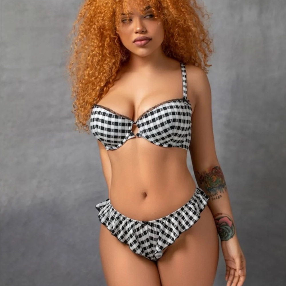 Nwt savage x fenty 34B bra Gingham balconette bra